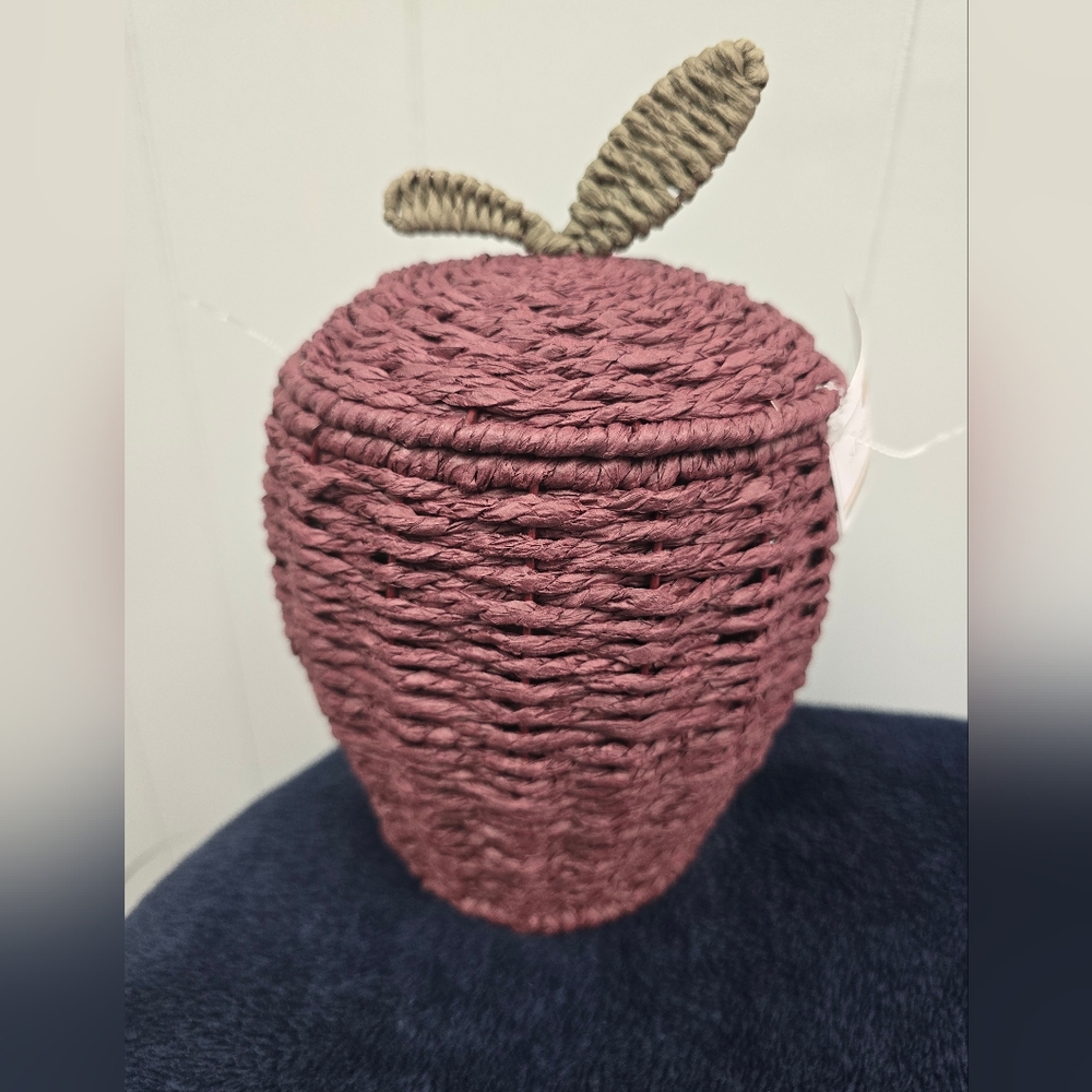 GIVEAWAY! Fall Harvast Woven Baskets- Apple, Acorn or Pumpkin - Picture 7 of 9
